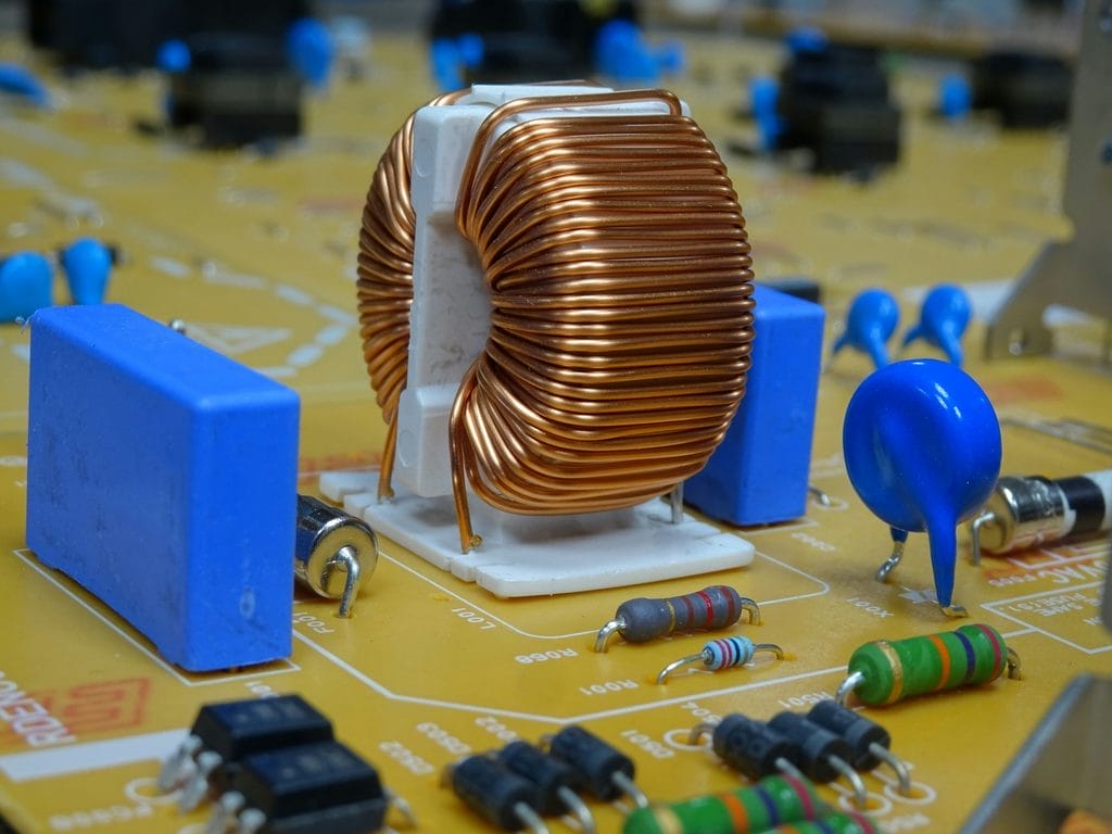 Toroidal inductor mounted on a circuit board